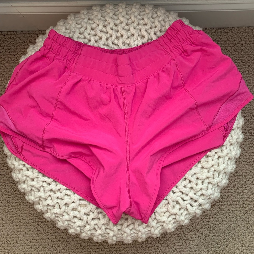 Lululemon Sonic Pink 2.5 hotty hot shorts